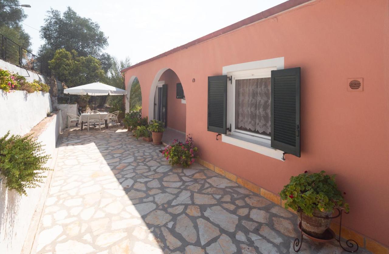Ilia'S Holiday Home Peritheia Экстерьер фото